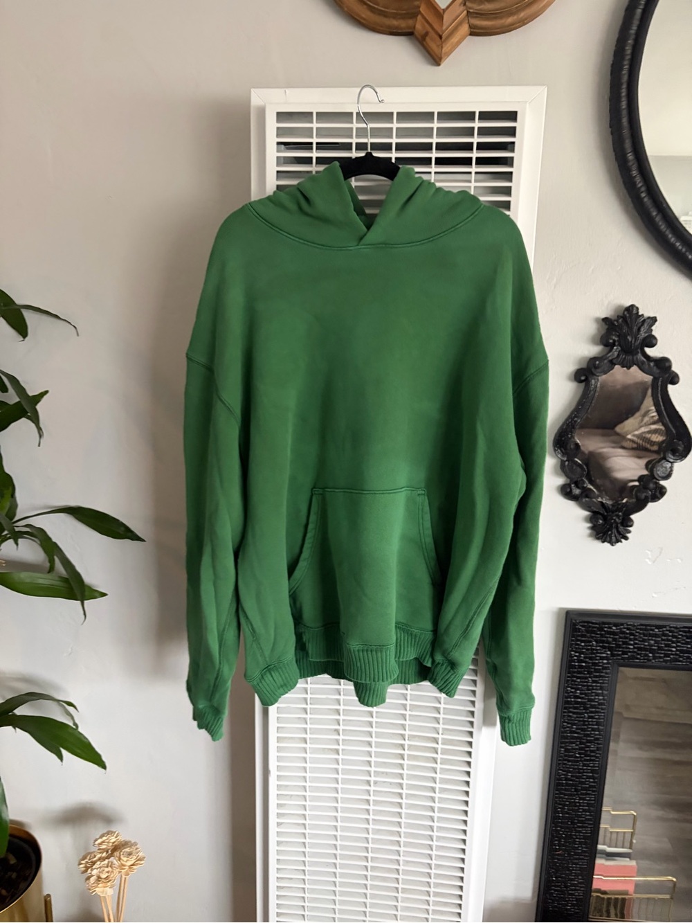 Elwood Green large hoodie/ sweatshirt